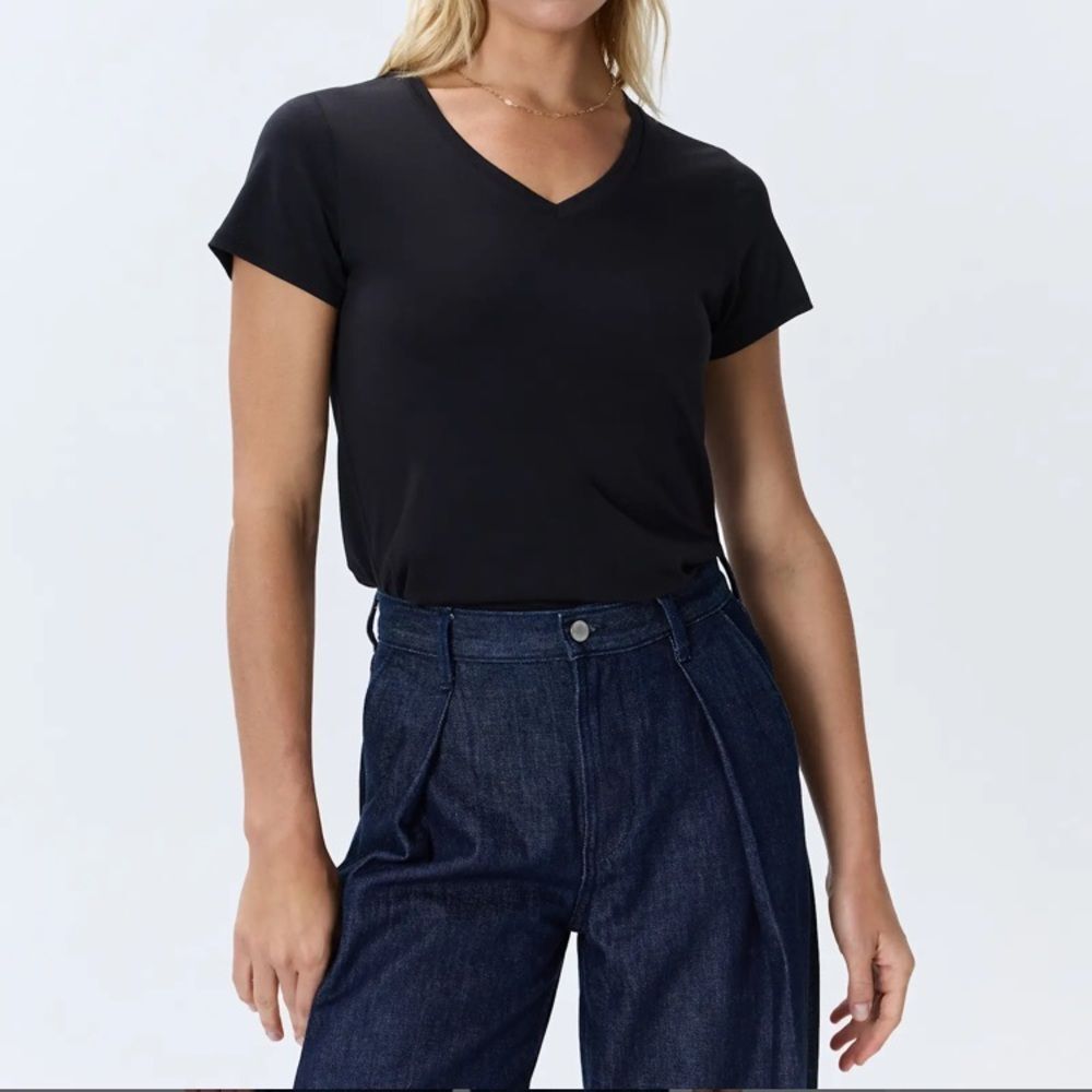 Quince Black V Neck Solid Short Sleeve Tee T Shirt Top M